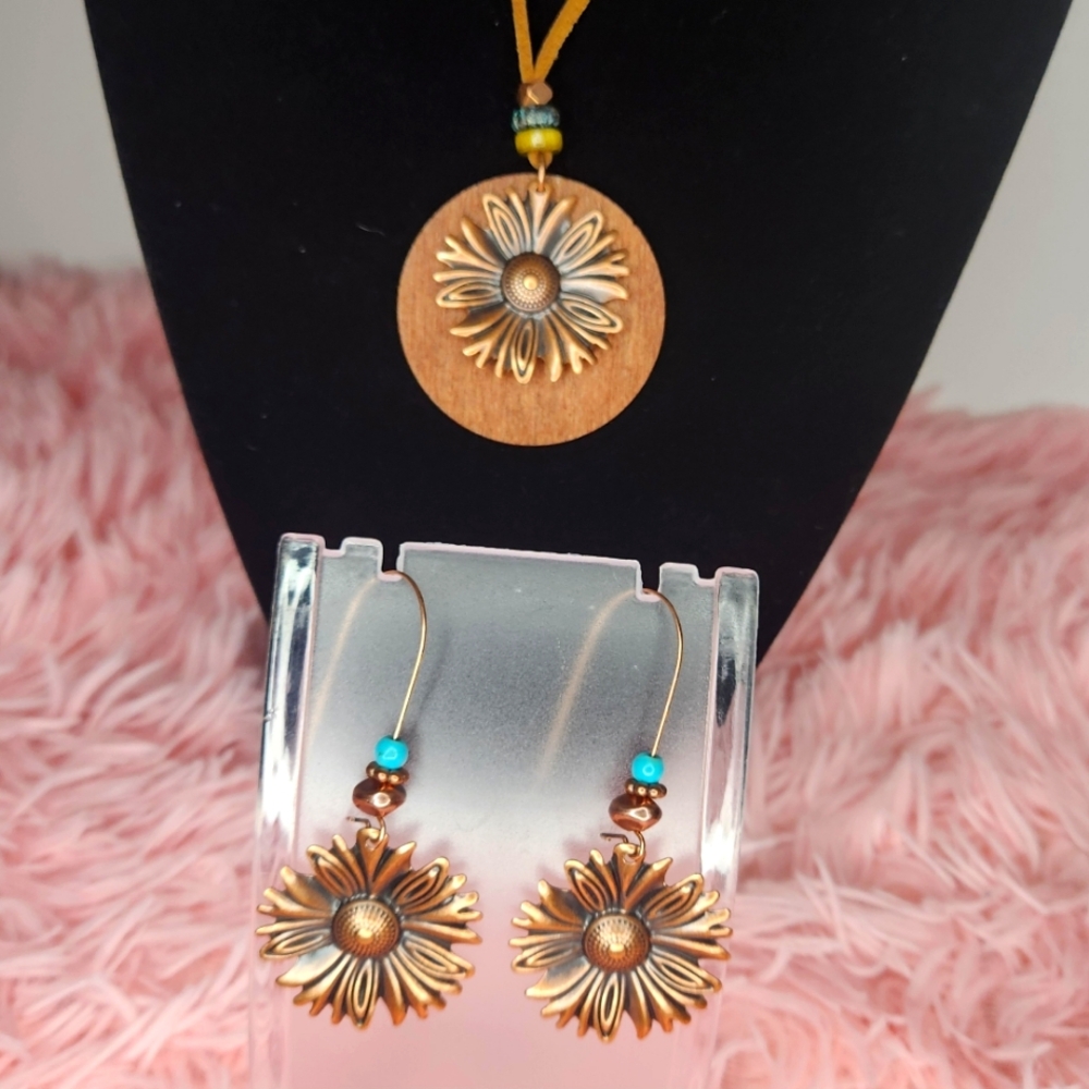 NwOT! Copper Tone Sunflower  Pendant Necklace and Earrings Set (P21)